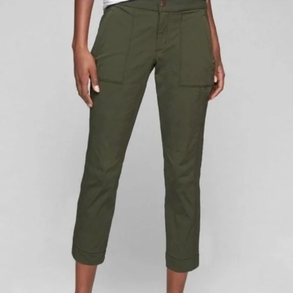 Athleta Pants - Athleta Green Trekkie Crop Women’s Pants